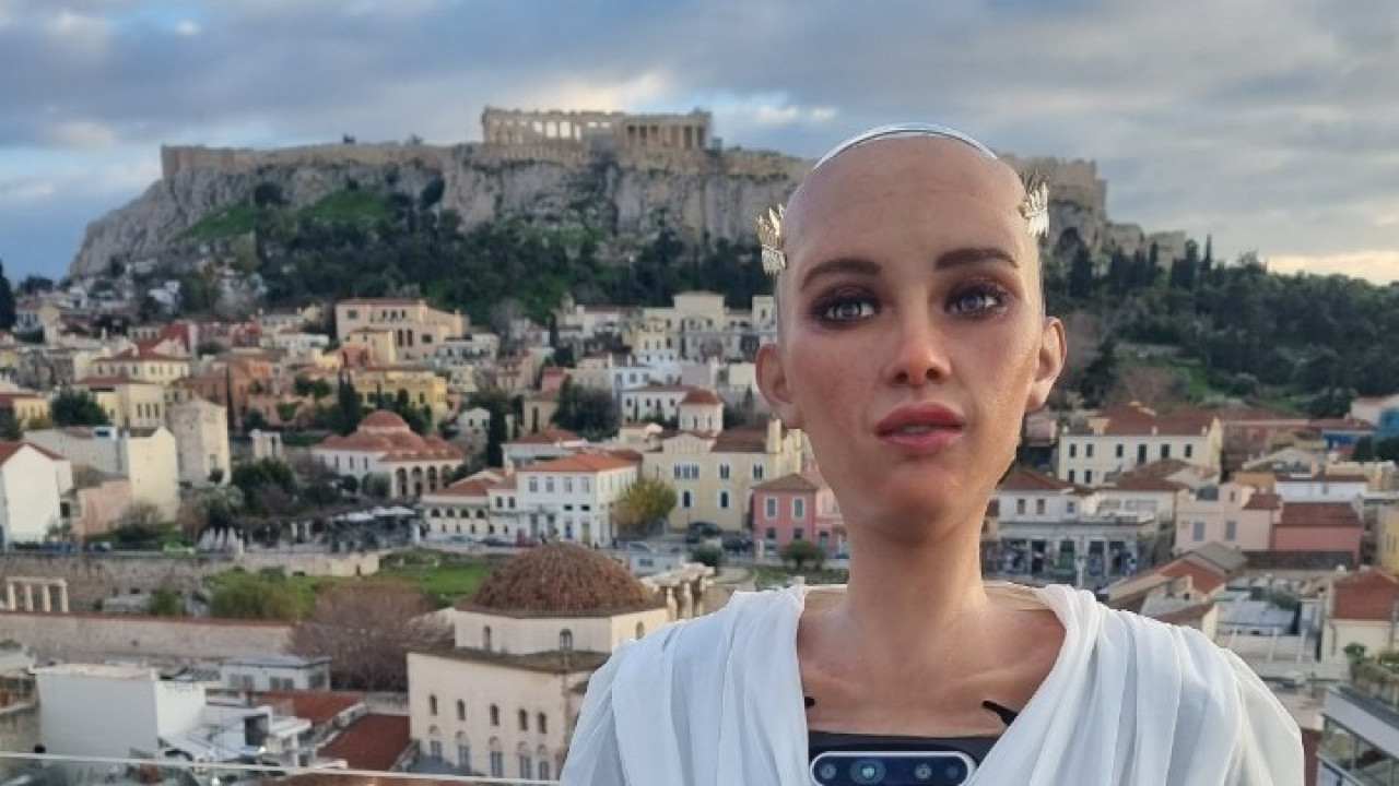 το ρομπότ σοφία... μας καθησυχάζει για την τούμπα του: είμαι καλά, επεισοδιακές οι επισκέψεις μου στη θεσσαλονίκη και την κρήτη- δείτε βίντεο