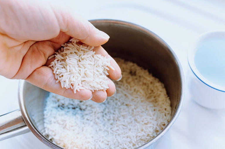 Cómo evitar que el arroz se pegue en la olla
