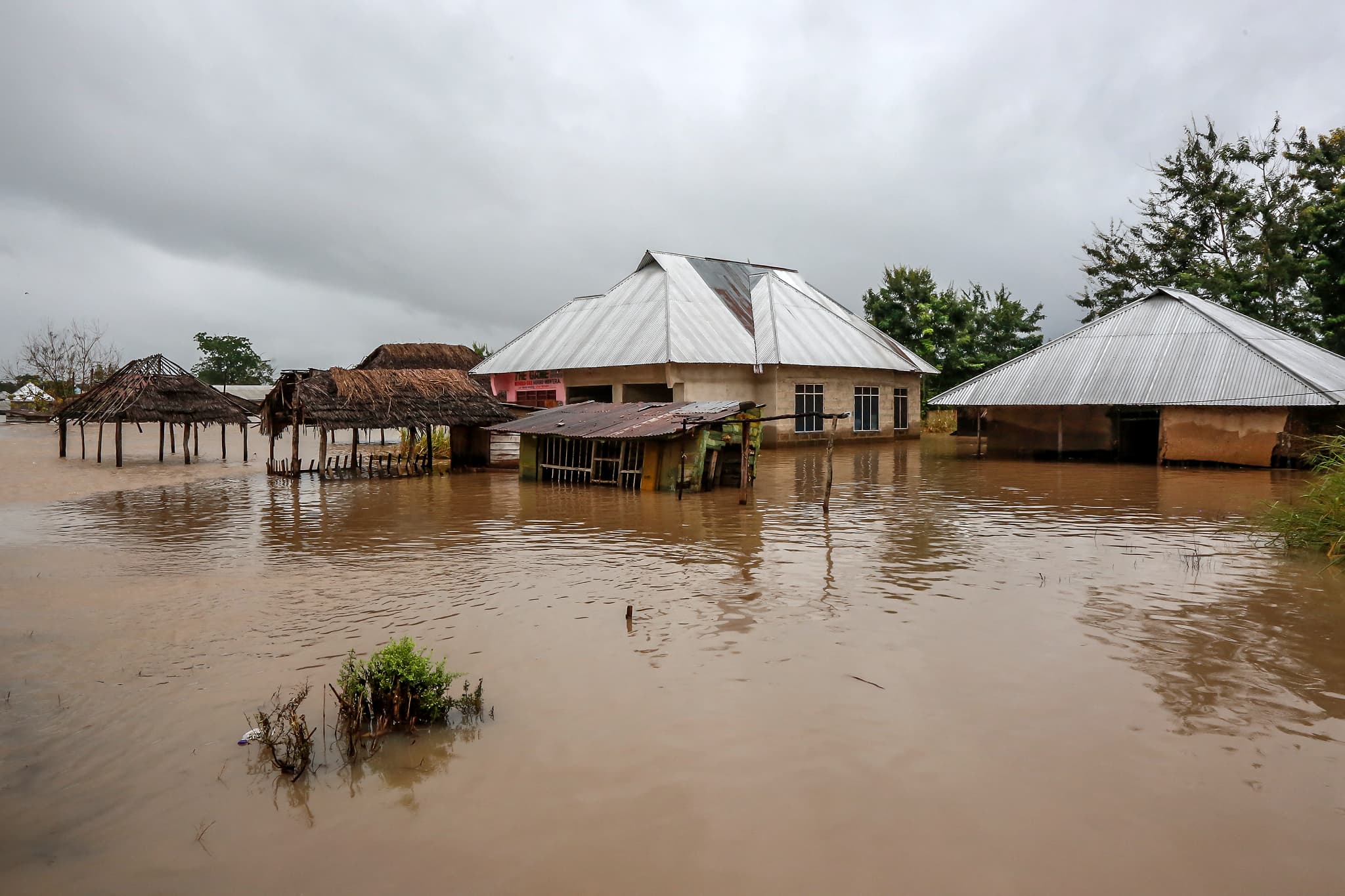 les pluies diluviennes font au moins 300 morts au kenya et en tanzanie, un cyclone attendu