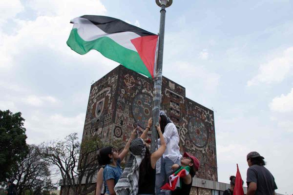 estudiantes de la unam instalan frente a rectoría campamento en solidaridad con palestina