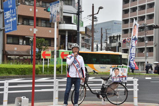 組織的な後ろ盾がなく、選挙区を自転車で回った須藤元気候補（撮影：小川裕夫）