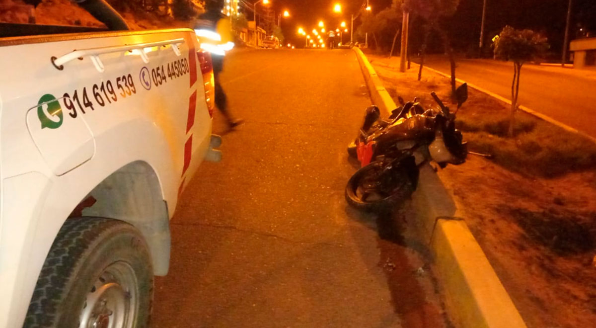 arequipa: joven sereno se despista en su motocicleta en terrible accidente de tránsito y muere