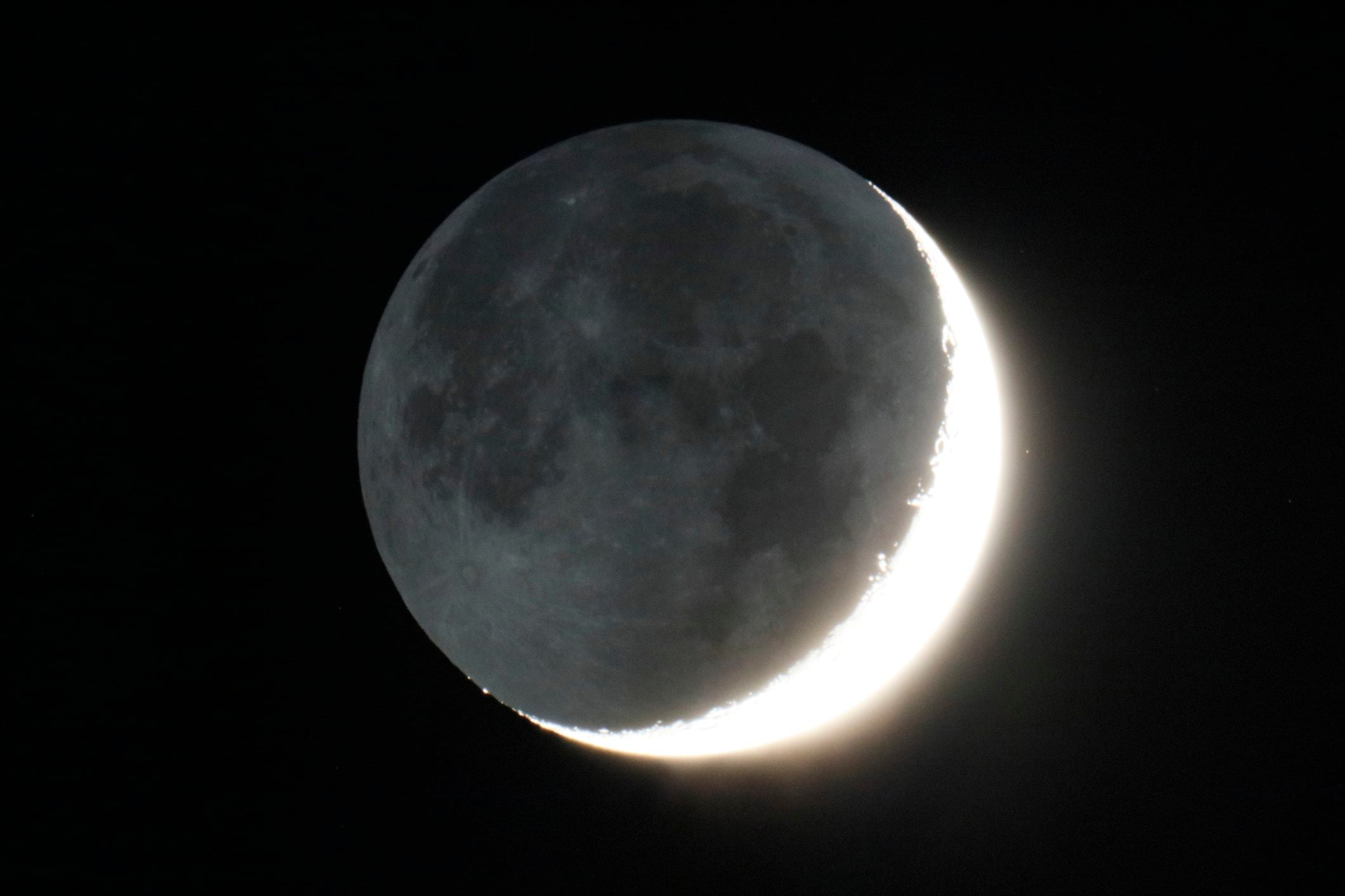 el “resplandor de da vinci”: cuándo es el sorprendente efecto óptico que protagoniza la luna en mayo