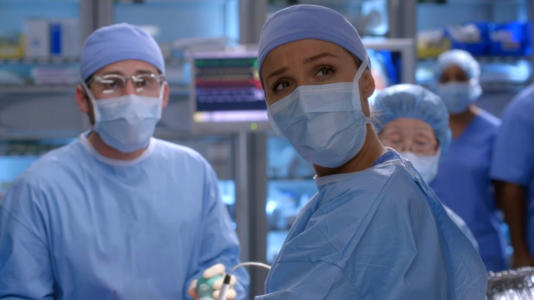  The Cast Of Grey's Anatomy Is Going Viral On TikTok After Revealing They Actually Scrubbed Into Surgeries To Prep For The Show, And Fans Are Baffled 