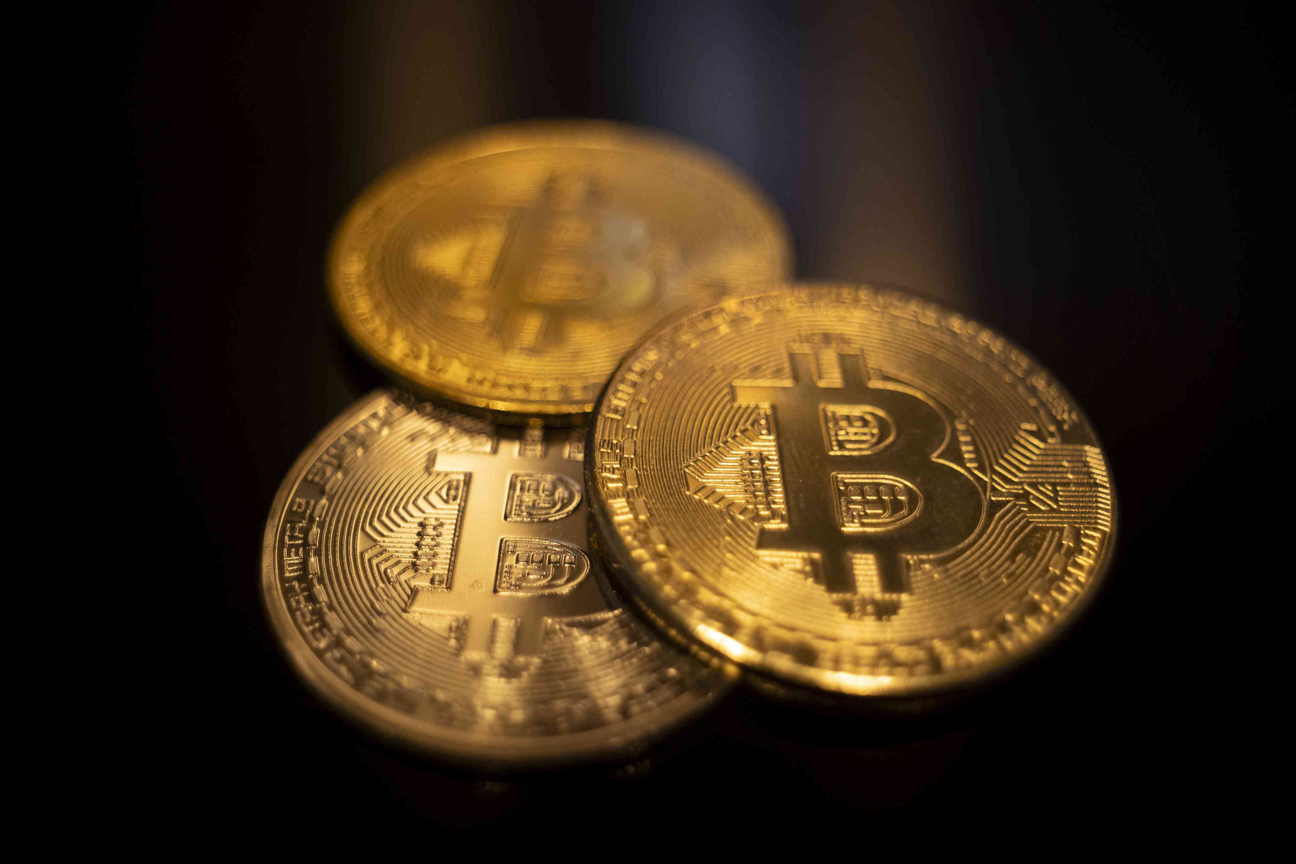 Spot Bitcoin ETFs Saw Record One-Day Outflows Yesterday Amid Bitcoin