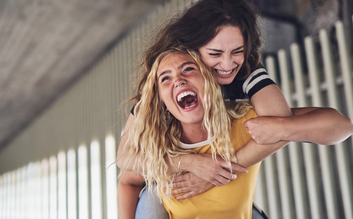8 beneficios de la amistad en la salud: después de saberlos no te separarás de ellos