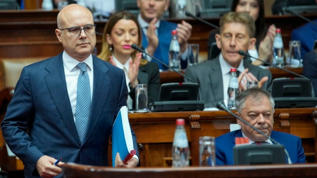 σερβία: έλαβε ψήφο εμπιστοσύνης η νέα κυβέρνηση του μίλος βούτσεβιτς