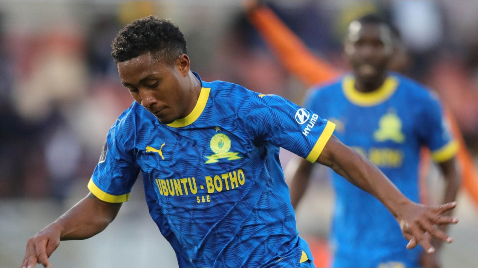 mamelodi sundowns clinch dstv premiership title with victory over kaizer chiefs