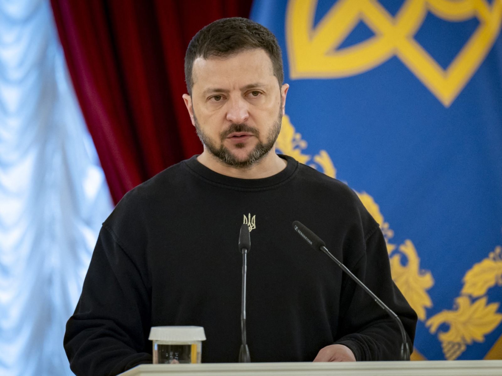 selenskyj: ukraine wartet auf us-waffenlieferungen