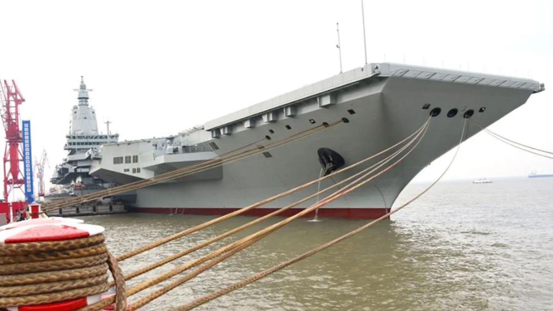 o mais recente, maior e mais avançado porta-aviões da china fez-se ao mar pela primeira vez