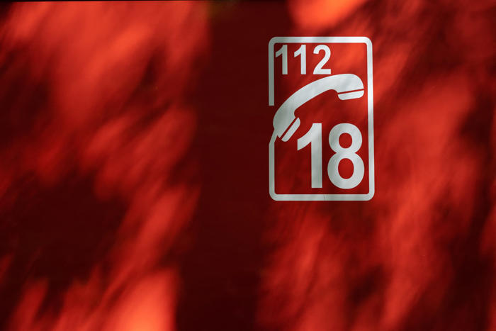 fréjus: 32 sapeurs-pompiers mobilisés sur l'incendie d'un entrepôt, la structure du bâtiment 