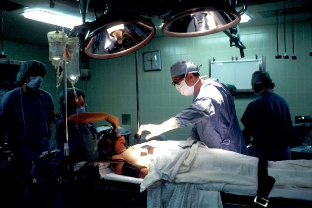 “c’est la pause déjeuner” : l'anesthésiste abandonne sa patiente sur la table d’opération