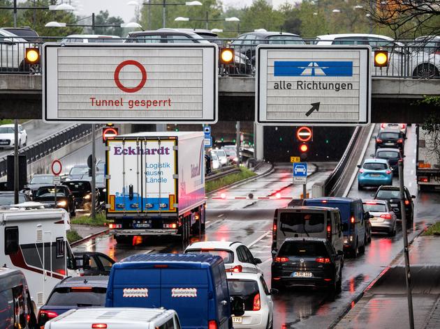 Gewitter Legt Verkehr Auf Mittleren Ring In München Lahm – Sperrung Des ...