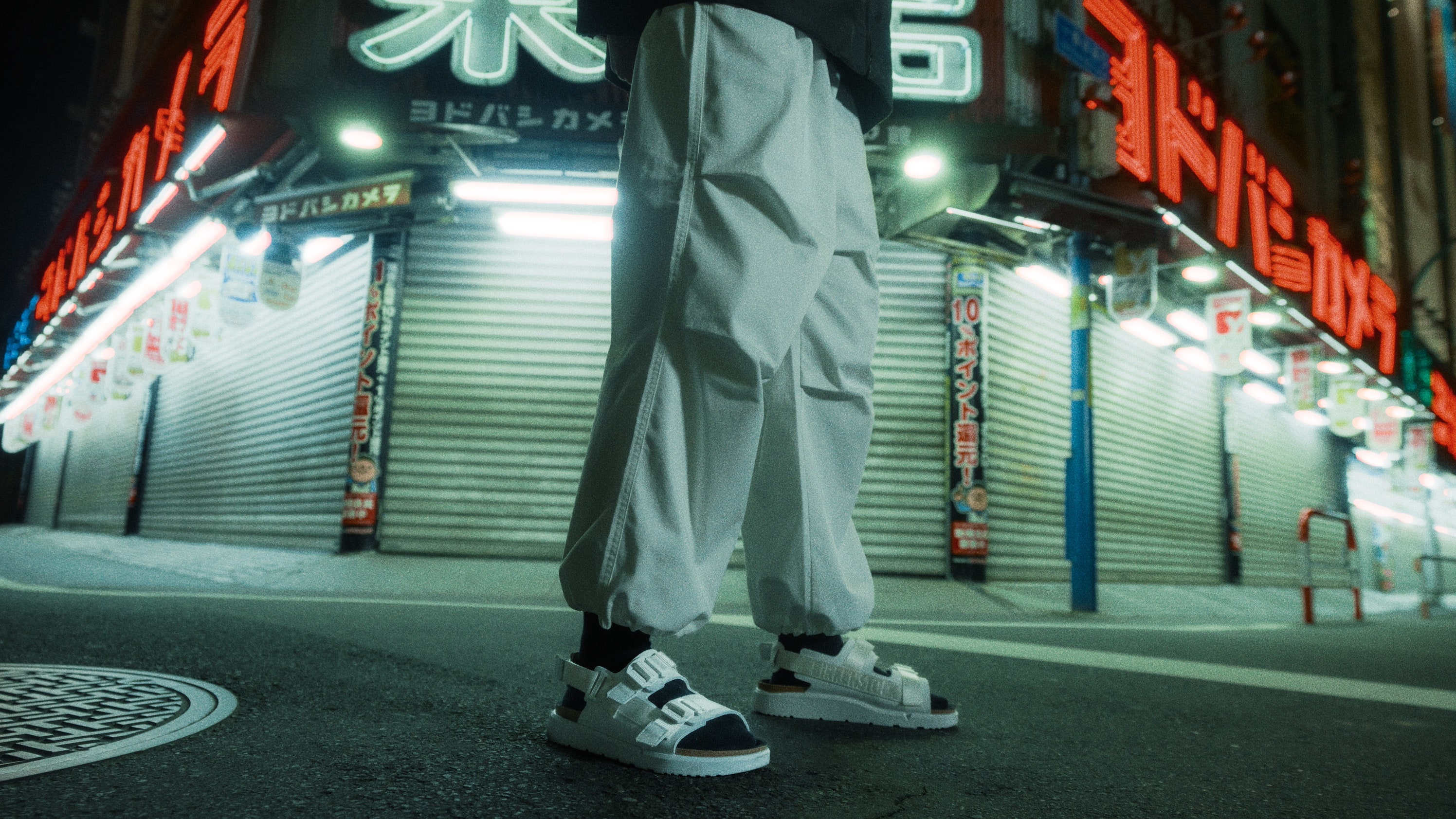 die neue birkenstock-sandale ist eine hommage an tokios künstlerviertel shinjuku