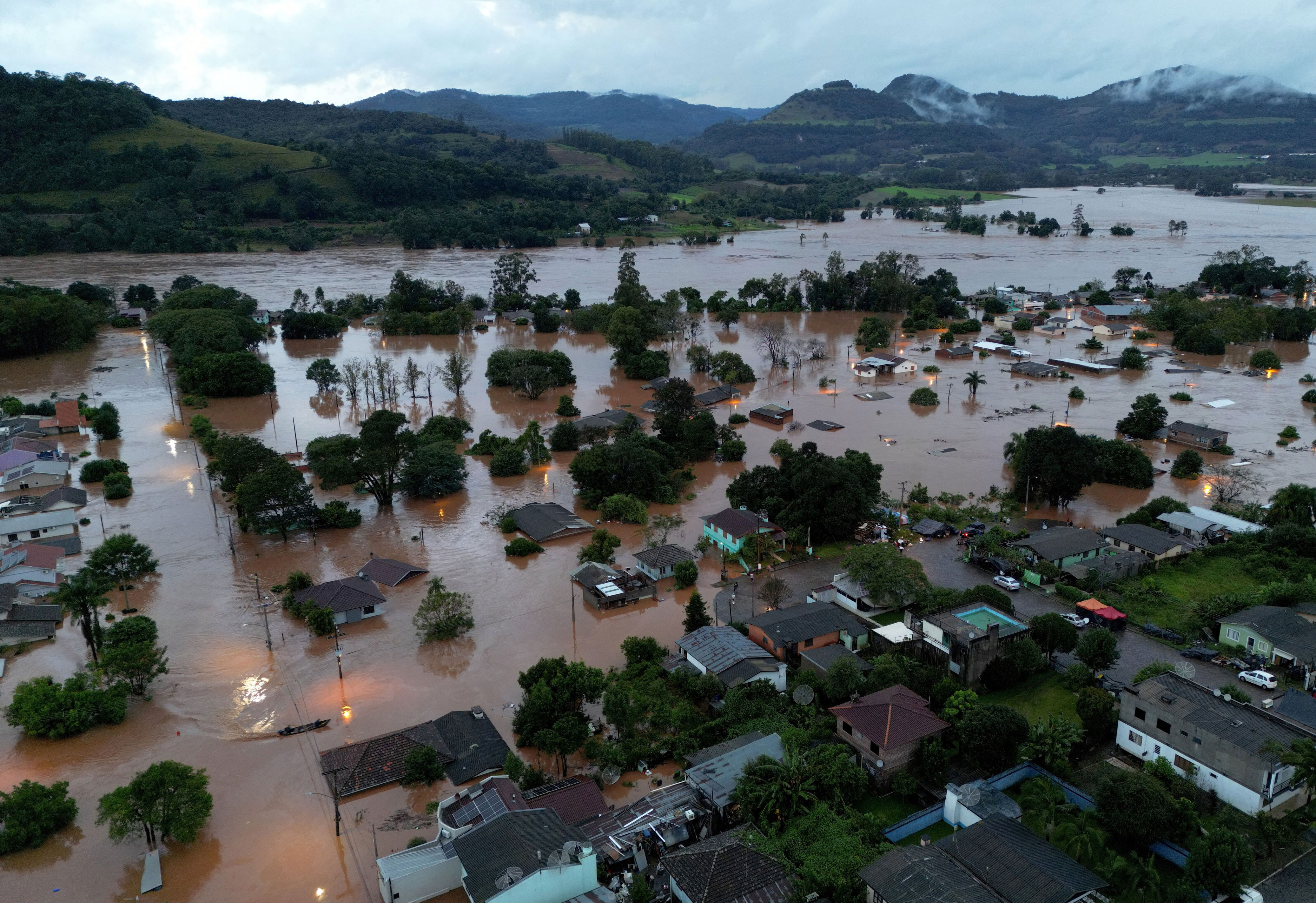 devastadores temporales dejan al menos 29 muertos y 60 desaparecidos en sur de brasil