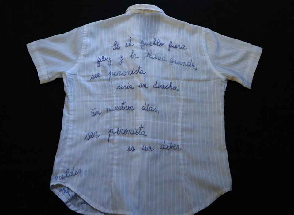 las camisas de eva: una muestra que recoge en hilo y aguja sus frases célebres