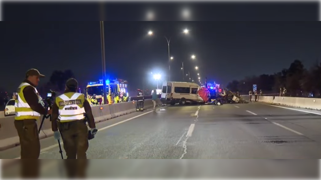 choque entre camión y furgón deja una persona fallecida y 9 heridos en autopista general velásquez