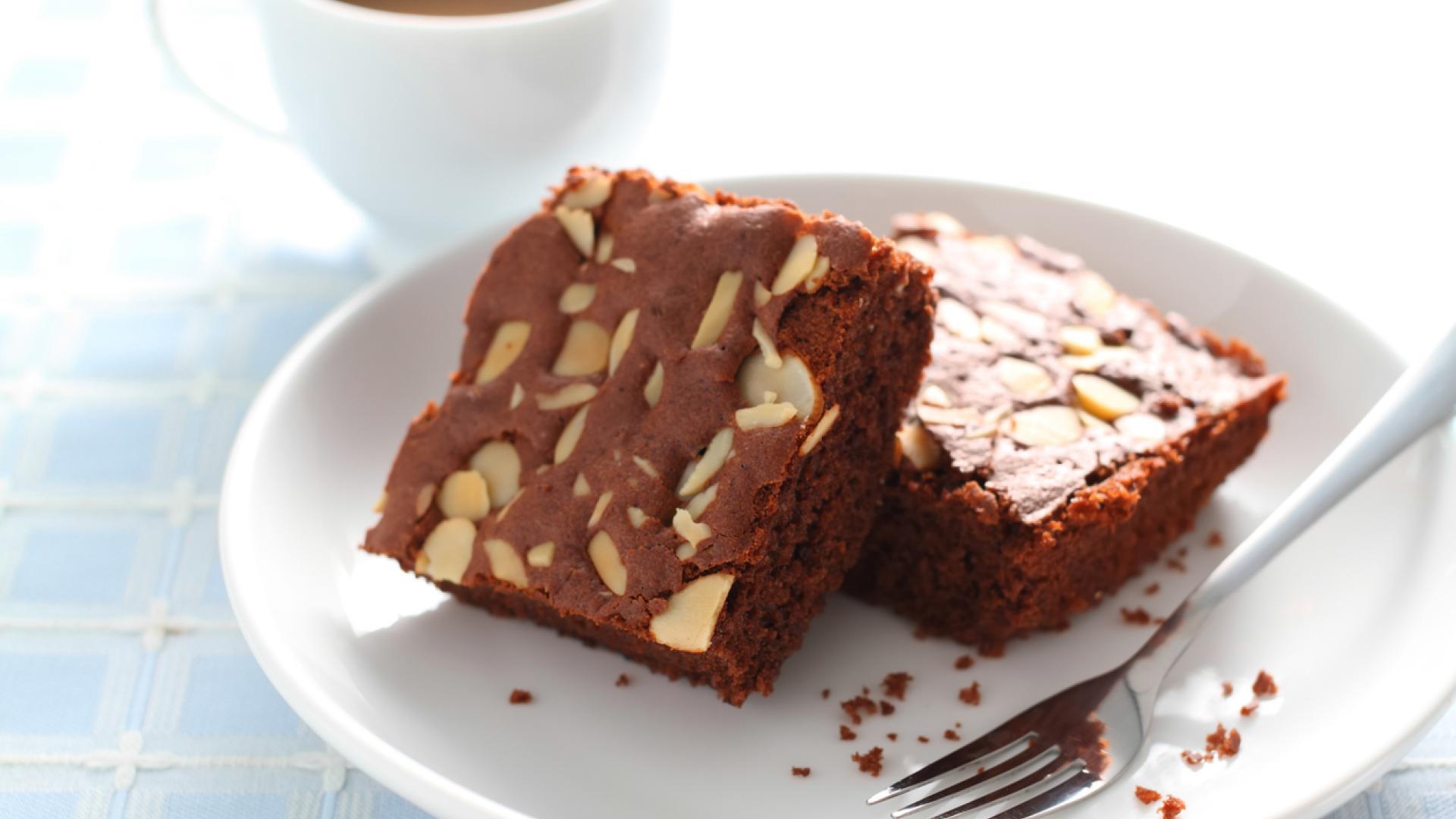 brownie de avena al microondas, una receta rápida y saludable por menos de tres euros la ración