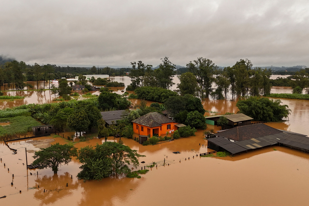 många döda efter skyfall i brasilien