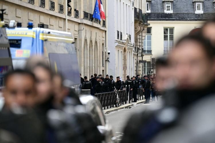 Sciences Po Paris : Les Militants Pro-palestiniens évacués Par La ...