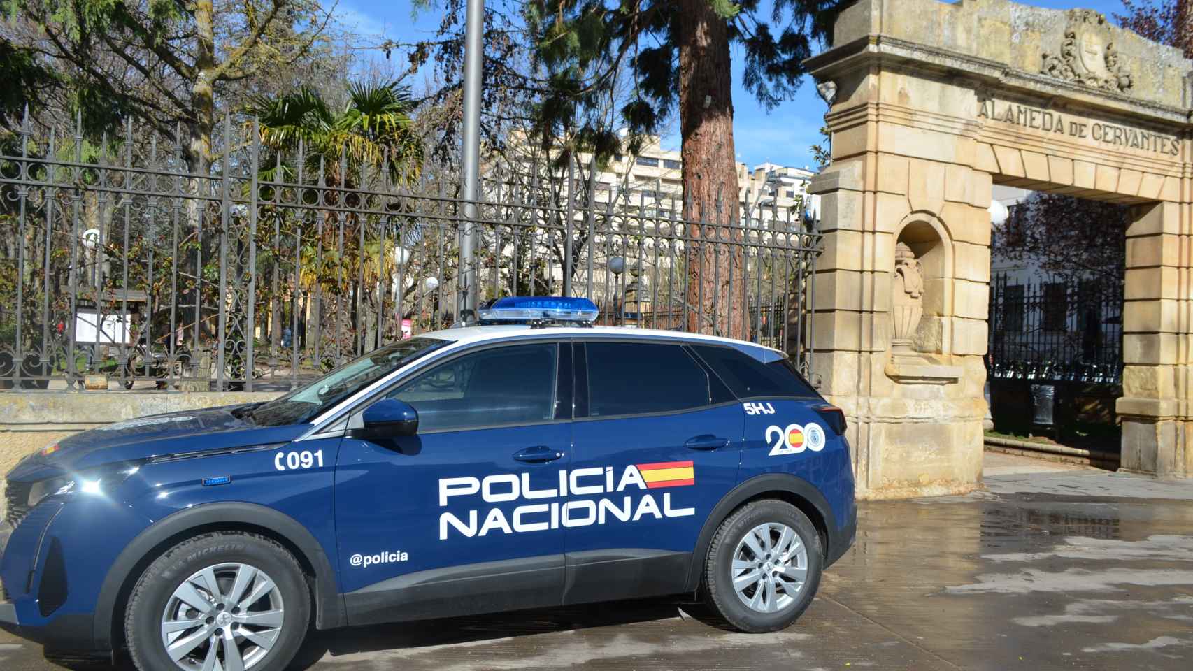 La Policía Detiene A Un Hombre Por Apuñalar En El Muslo A Una Mujer En ...