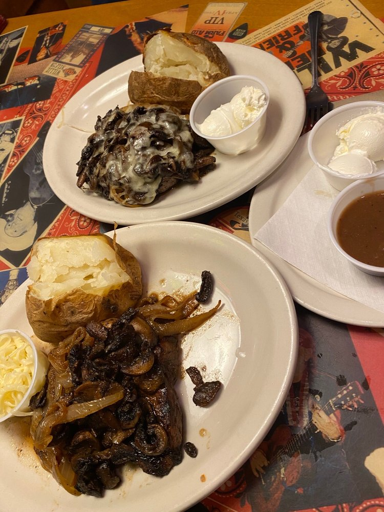 8 Overrated Chain Restaurants That Don't Deserve Your Money