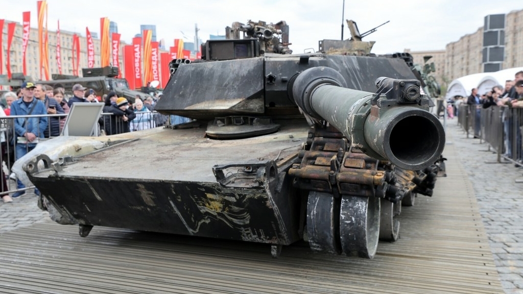 russischer abgeordneter: erbeuteten leopard-2-panzer vor deutscher botschaft in moskau aufstellen