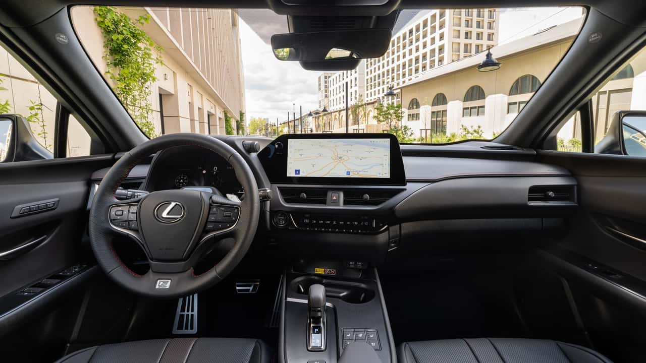 android, al volante del renovado lexus ux 300h 2024: más potencia y eficiencia