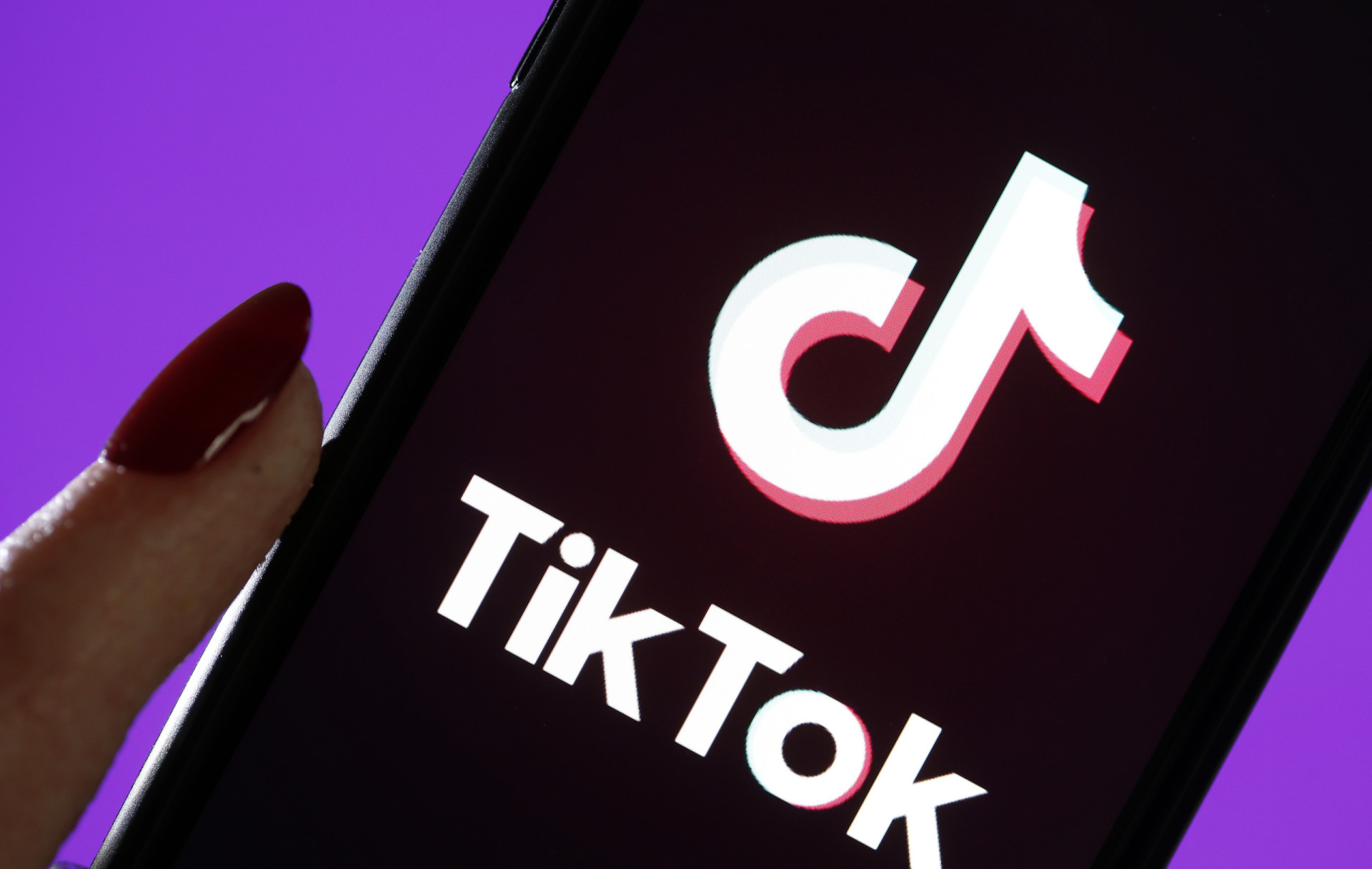 <p>Bien que ce ne soit pas une interdiction stricte, les fonctionnaires néerlandais ont reçu l'ordre de cesser d'utiliser TikTok à partir de janvier 2023.</p><p>Tu pourrais aussi aimer: </p>
