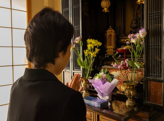 仏壇に絶対にしてはいけないng行為５つ！お供えてはいけない花とタブーを解説