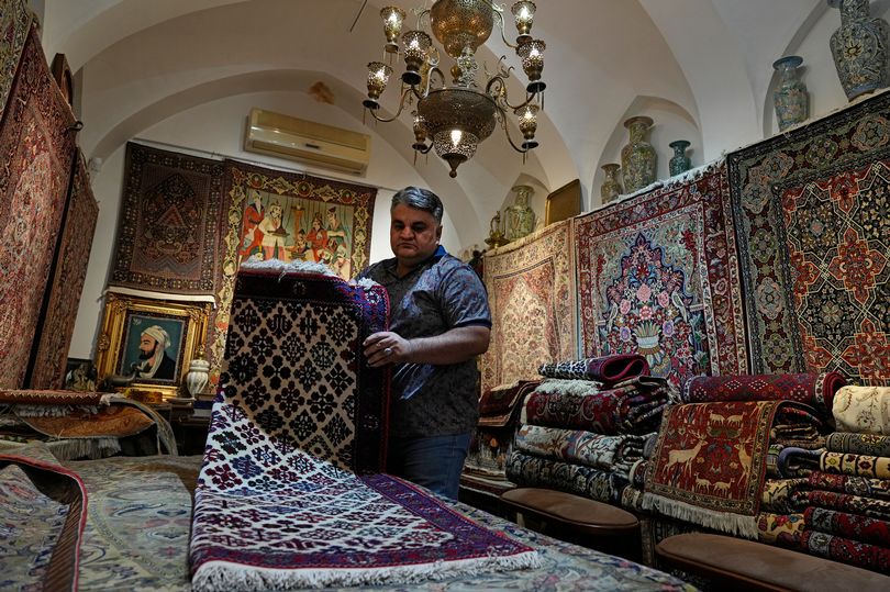 sanctions and a hobbled economy pull rug out from under iran's carpet weavers