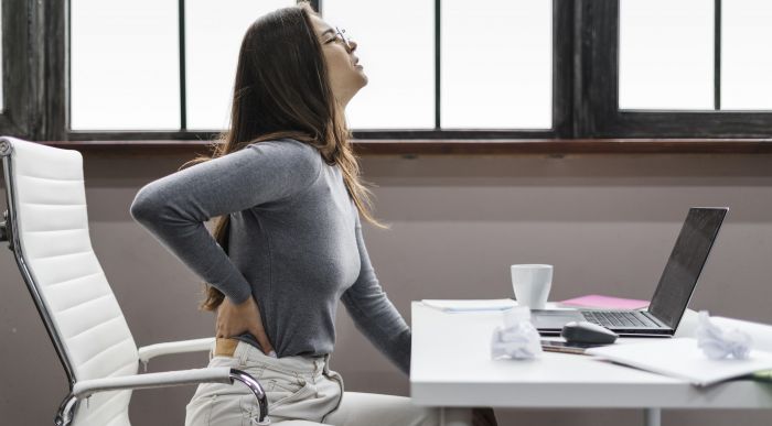 los 4 ejercicios fáciles para hacer en casa que te van a tonificar los lumbares y a hacer olvidar los dolores de espalda