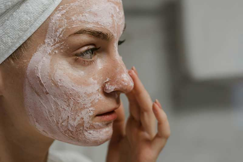 ¿haces correctamente la famosa doble limpieza facial? una cosmetóloga desvela los errores más comunes