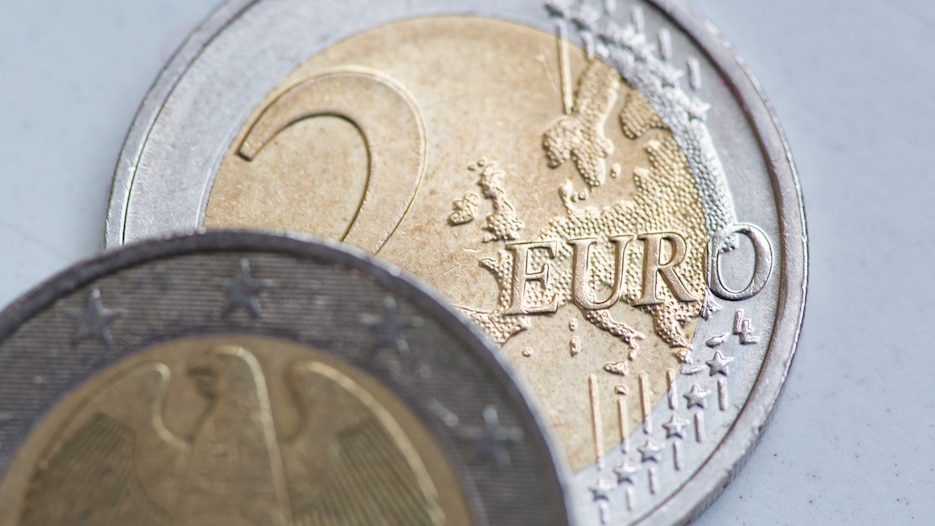 microsoft, gefälschte 2-euro-münzen in umlauf: simpler test unterscheidet fälschung und original