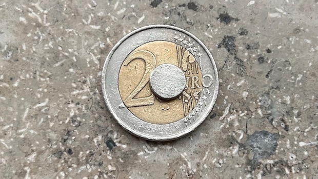 microsoft, gefälschte 2-euro-münzen in umlauf: simpler test unterscheidet fälschung und original