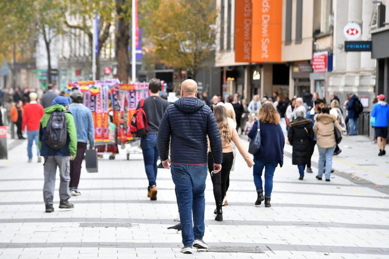 DWP full list of people getting benefits early today due to bank