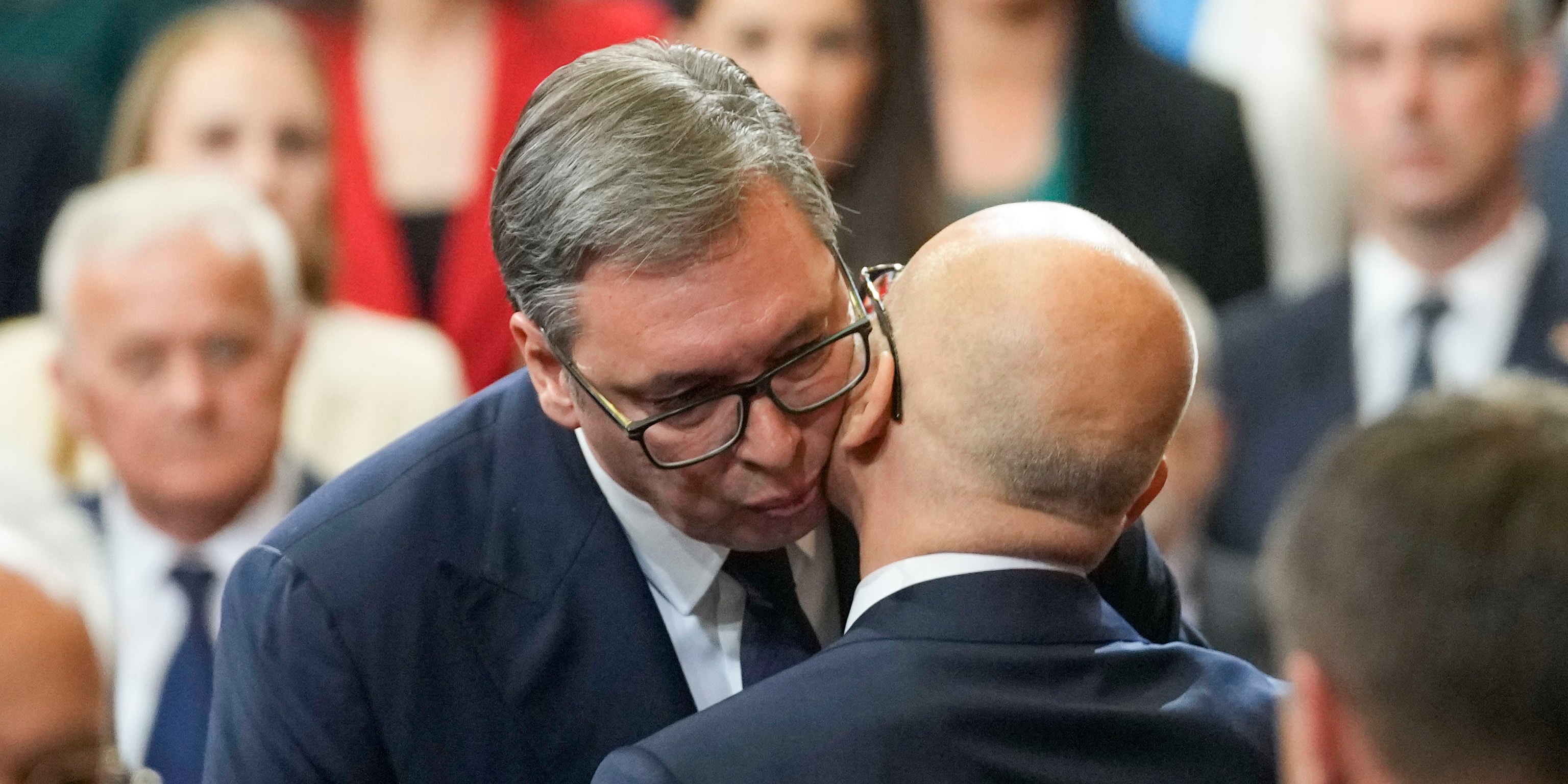 auch pro-russische minister im neuen kabinett - serbiens parlament wählt vucic-vertrauten vucevic zum regierungschef