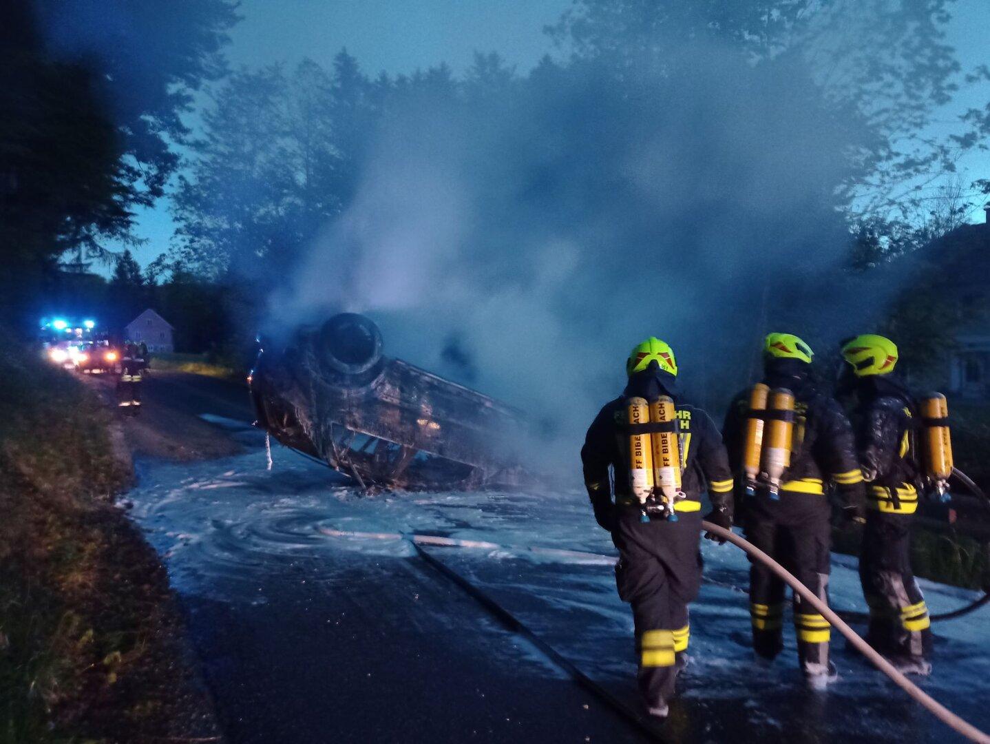 nö: alarm um brennenden geländewagen im waldgebiet