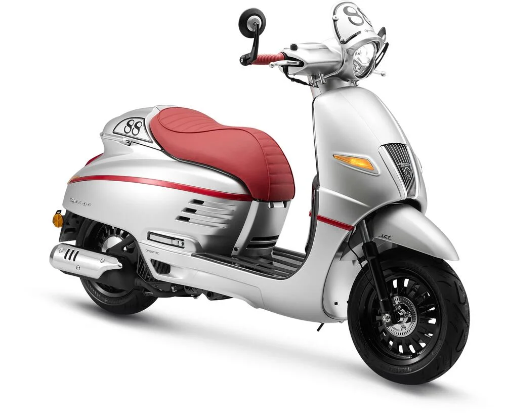 peugeot motocycles – modelo django é renovado para o seu 10º aniversário