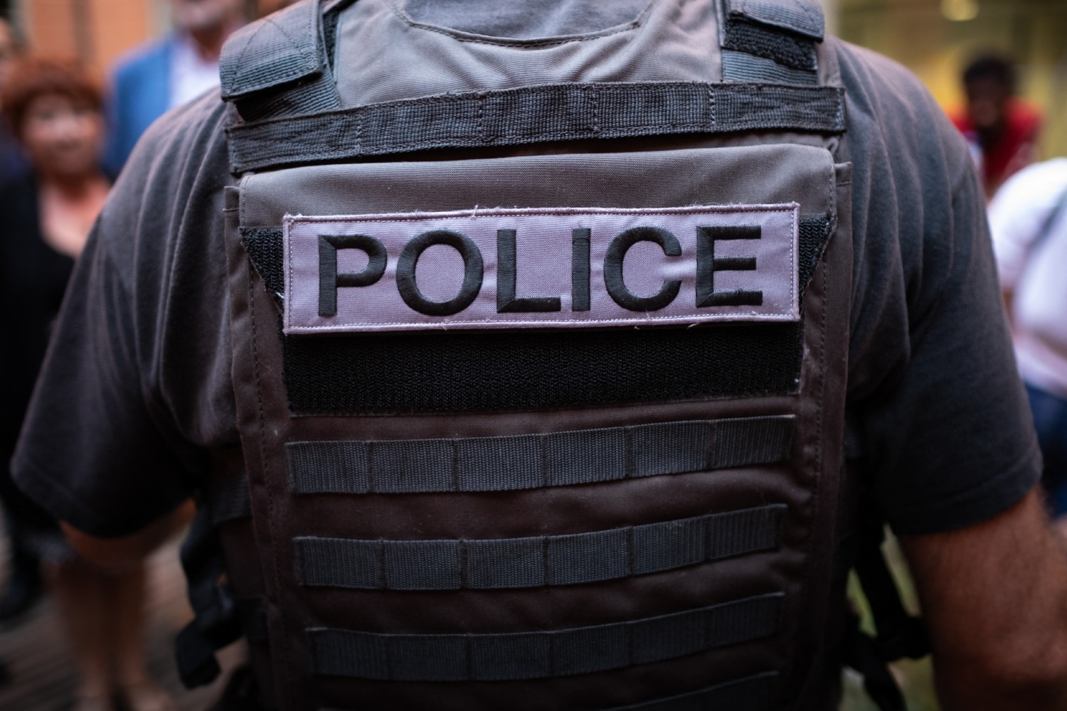 paris : ce que l’on sait de l’attaque qui a blessé deux policiers par balle dans un commissariat