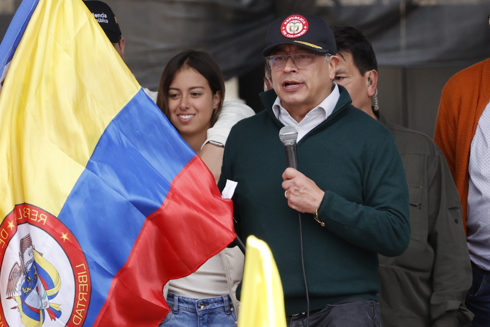 exfuncionario colombiano revela el pago de millonarias coimas para aprobar las reformas de petro
