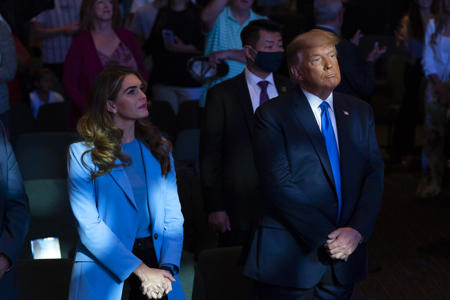 Trump trial: Hope Hicks breaks down crying moments into cross-examination<br><br>
