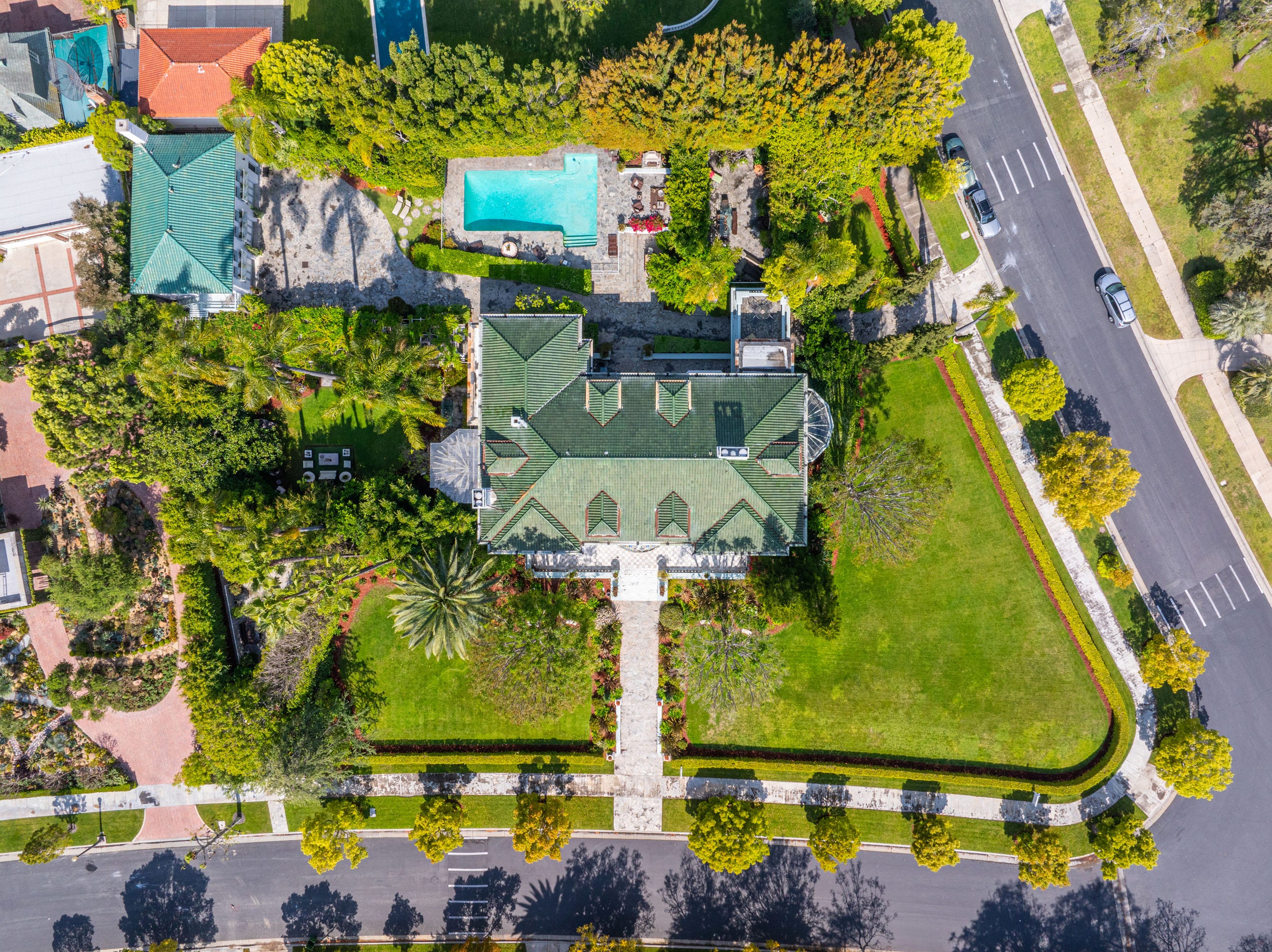 swanky los angeles mansion once owned by muhammad ali up for auction. see photos