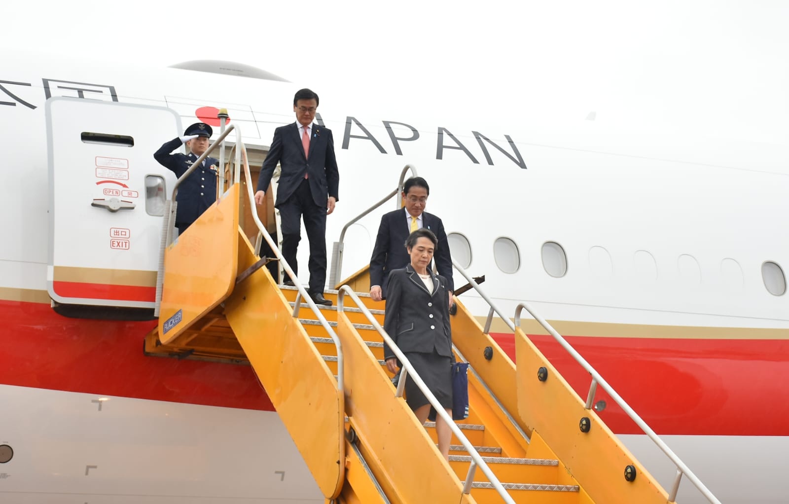 el primer ministro kishida llega a paraguay para reunirse con peña y la comunidad nikkei
