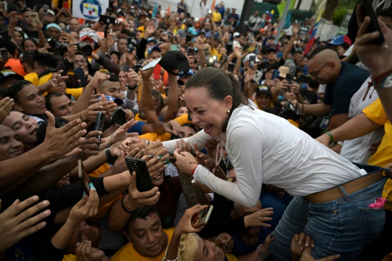 uma 'candidata' nas ruas e outro na cédula: a oposição venezuelana nas eleições