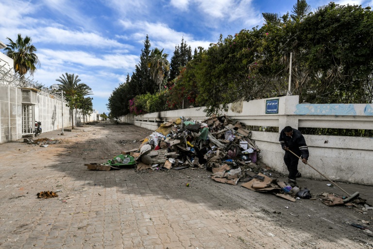 a tunis, des centaines de migrants évacués de campements
