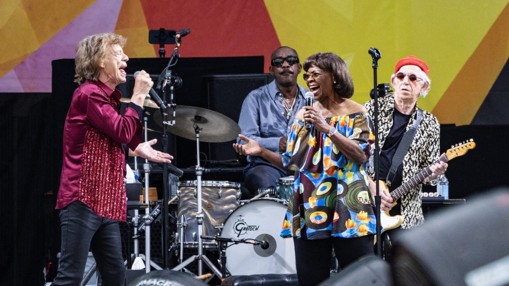 rolling stones perform ‘time is on my side' with new orleans legend irma thomas at steamy jazz fest: concert review
