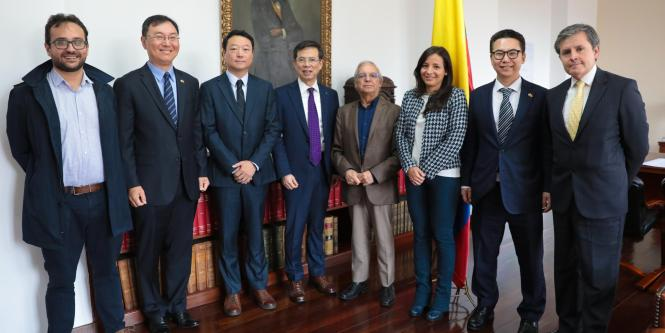 el banco asiático con el que colombia busca consolidar una cooperación económica