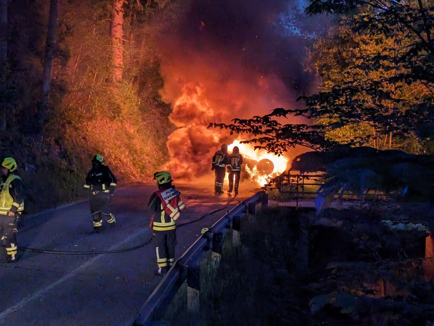 nö: alarm um brennenden geländewagen im waldgebiet