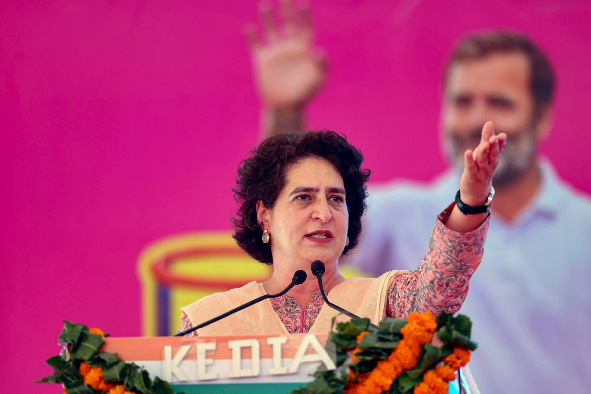 pm bought planes for himself but didn't waive off loans of farmers: priyanka gandhi